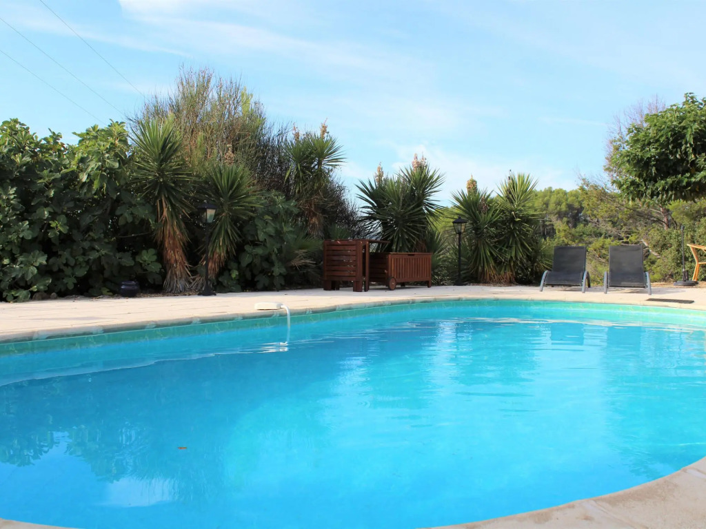 Villa in Provence with Pool and Vineyard Views