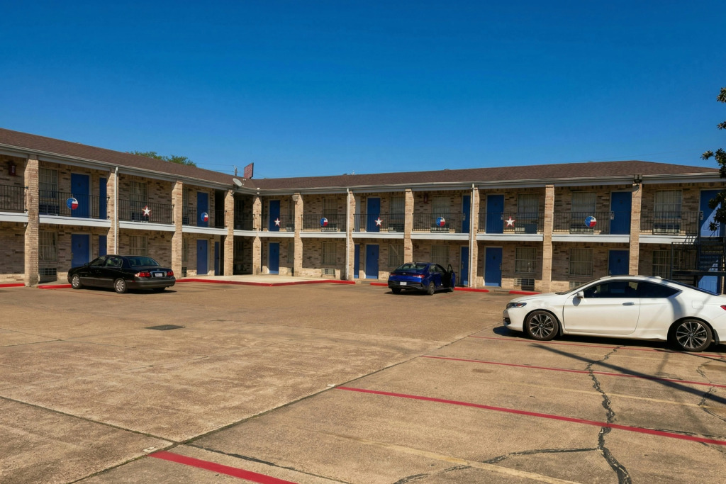 Golden Motel Near Houston Medical Center