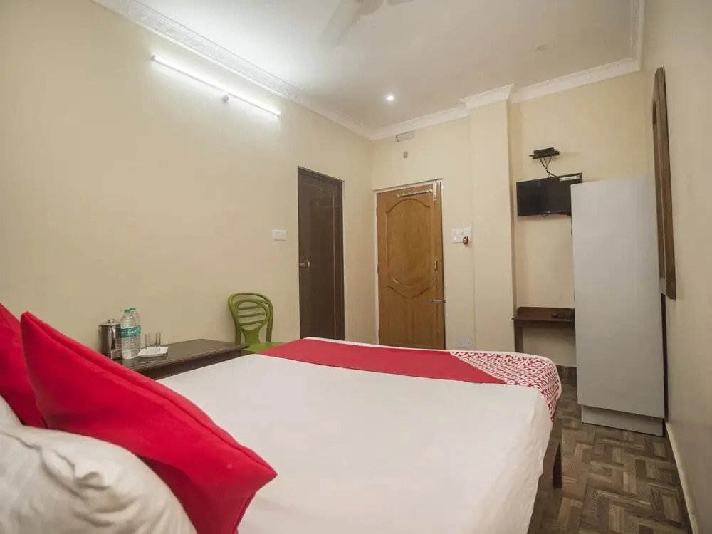 SS Lodge By OYO Rooms