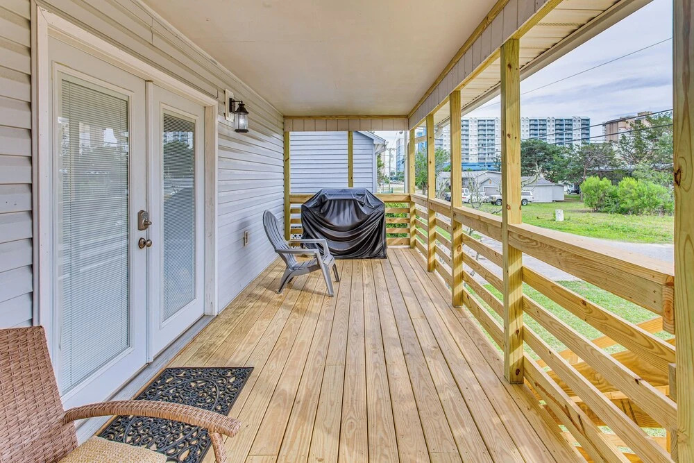Walk to Beach: Family Home Near Barefoot Landing!