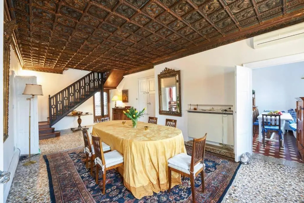 Ca' Fenice, charming apartment in San Marco, sleep 7