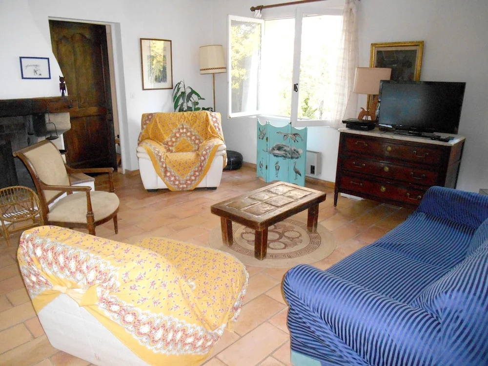 Villa With 6 Bedrooms in Saint-paul-en-forêt, With Wonderful Mountain View, Private Pool and Furnished Garden