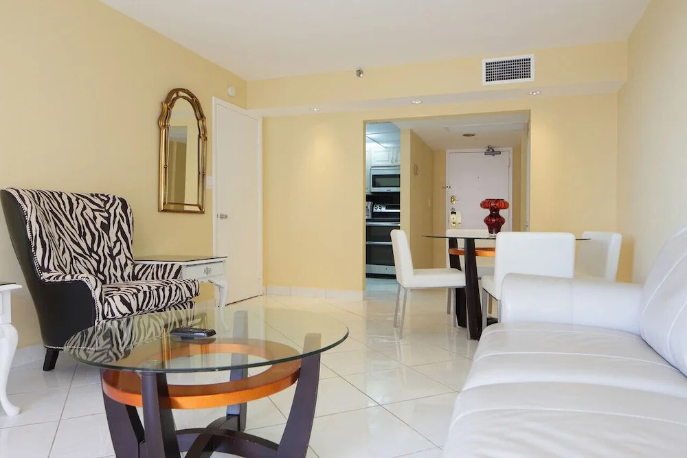 Alexander 1219 - 1 Br Apts