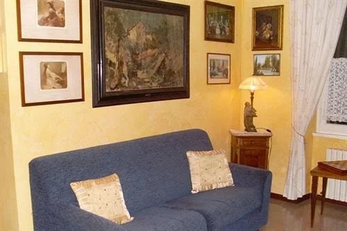 Anninas House