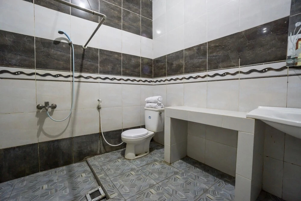 Hotel & Kost 37 by OYO Rooms