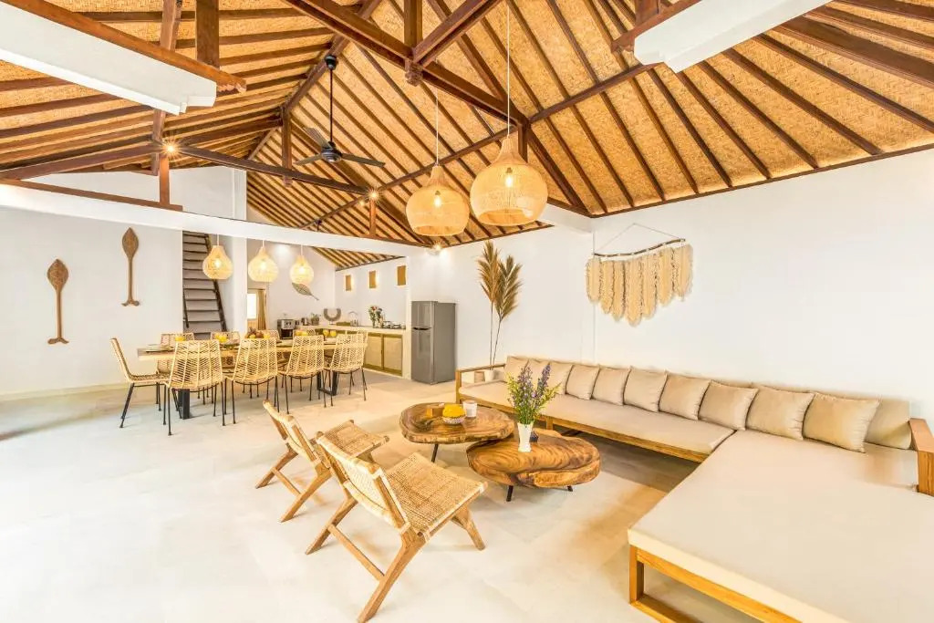 Villa Barcelona - Private 6 BDR Brand New Villa in Seminyak, Best Location, large Pool & Garden