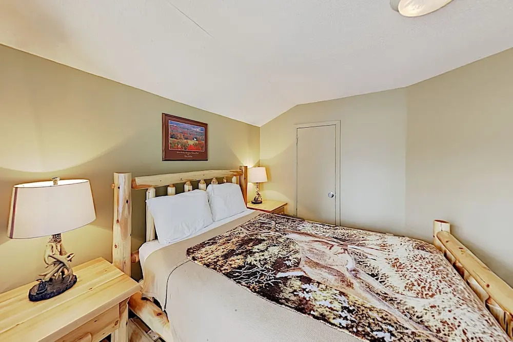 Roundette Cabin 2 Bedrooms 1.5 Bathroom Cabin