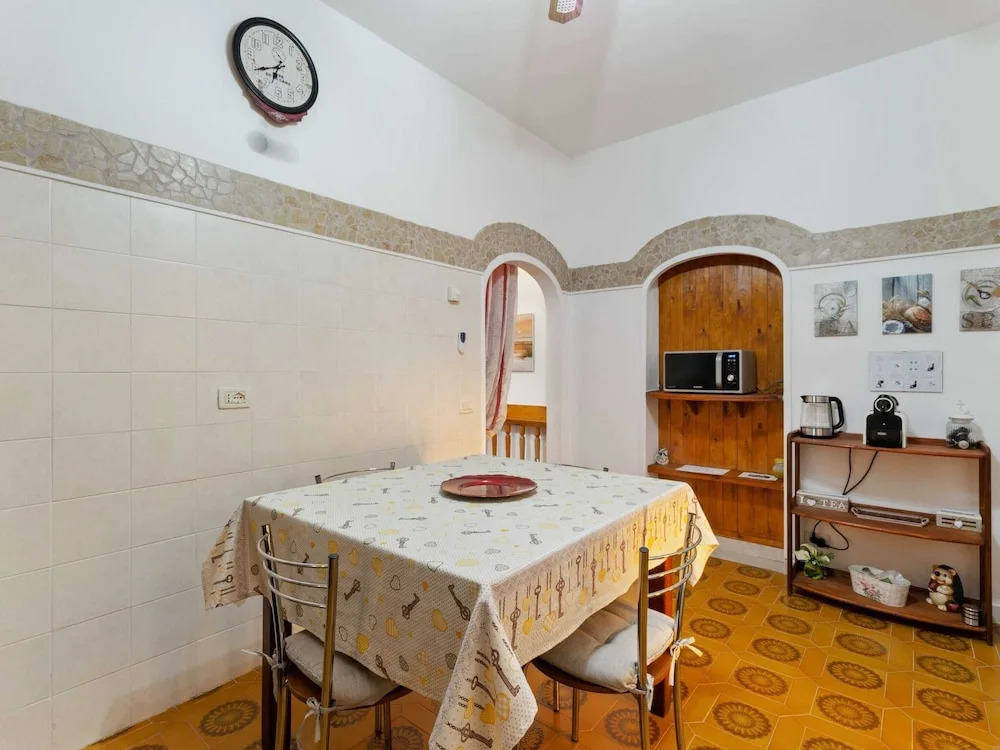 Belvilla by OYO Pleasant Apartment With Courtyard
