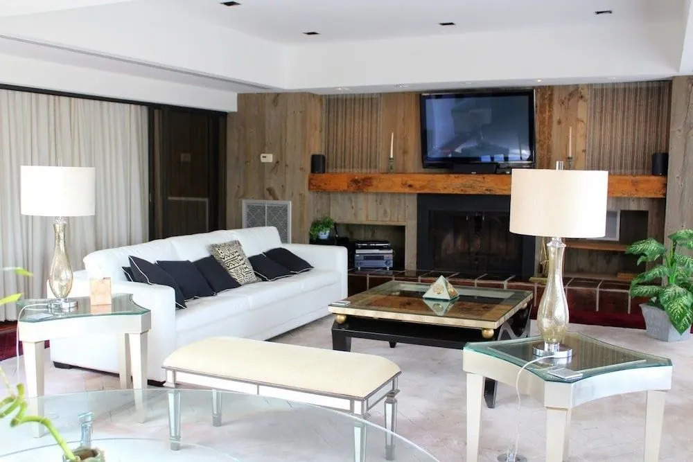 Hosteeva Marina Luxury Suites
