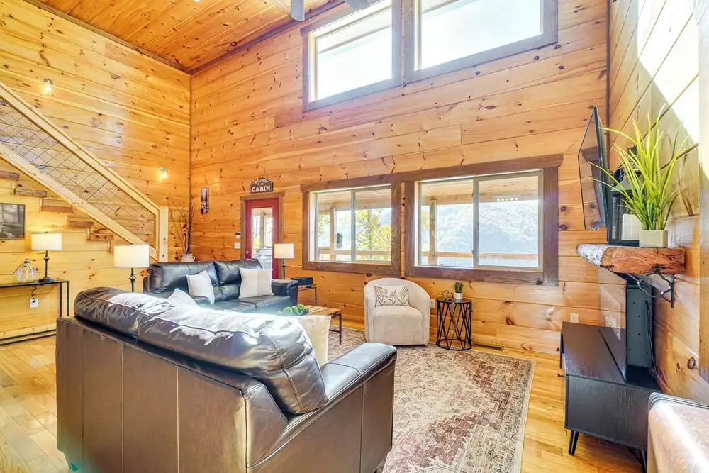 2 Mi to Downtown Gatlinburg: Cabin w/ Game Room