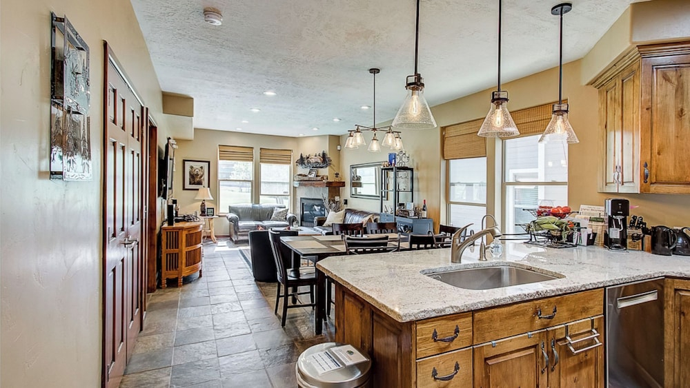 Hot Tub, Walk to Main Street + Town Ski Lift Park Ave Getaway by Avantstay