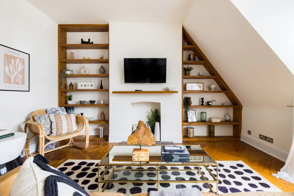 The Queens Park Sanctum - Lovely 2bdr Flat with Balcony
