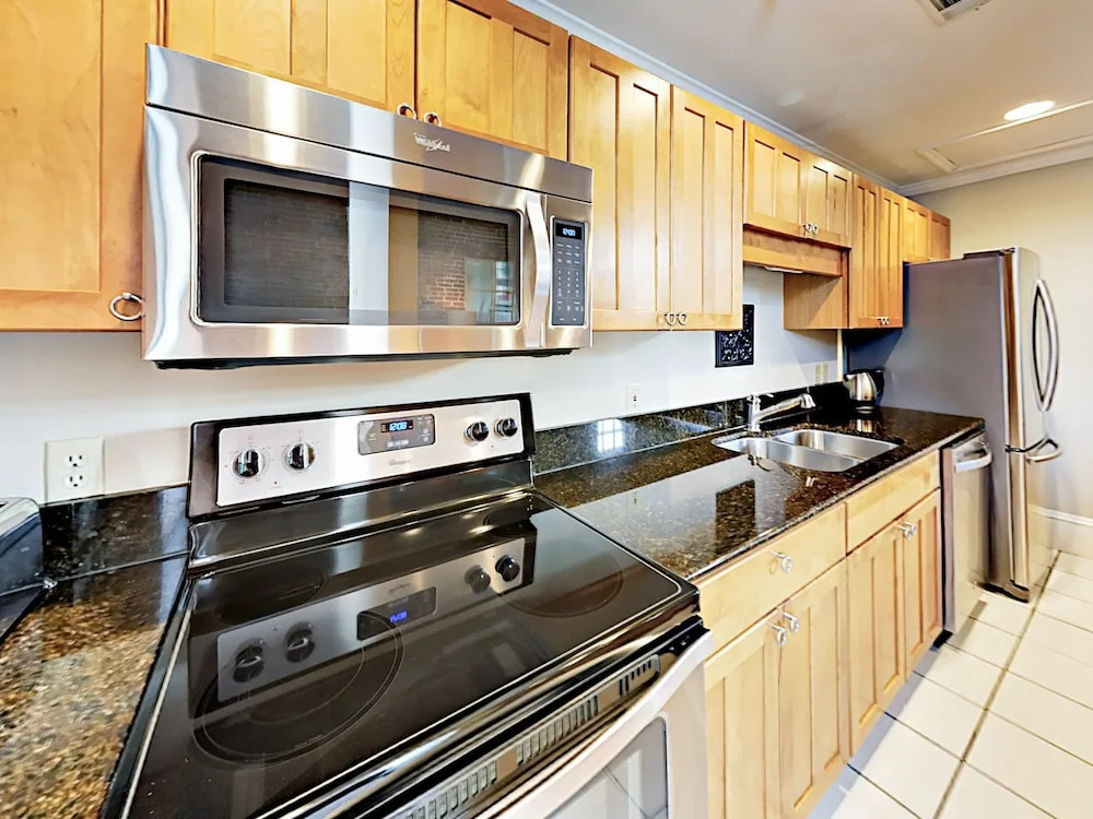 West Congress Condo #6 2 Bedrooms 1.5 Bathroom Condo