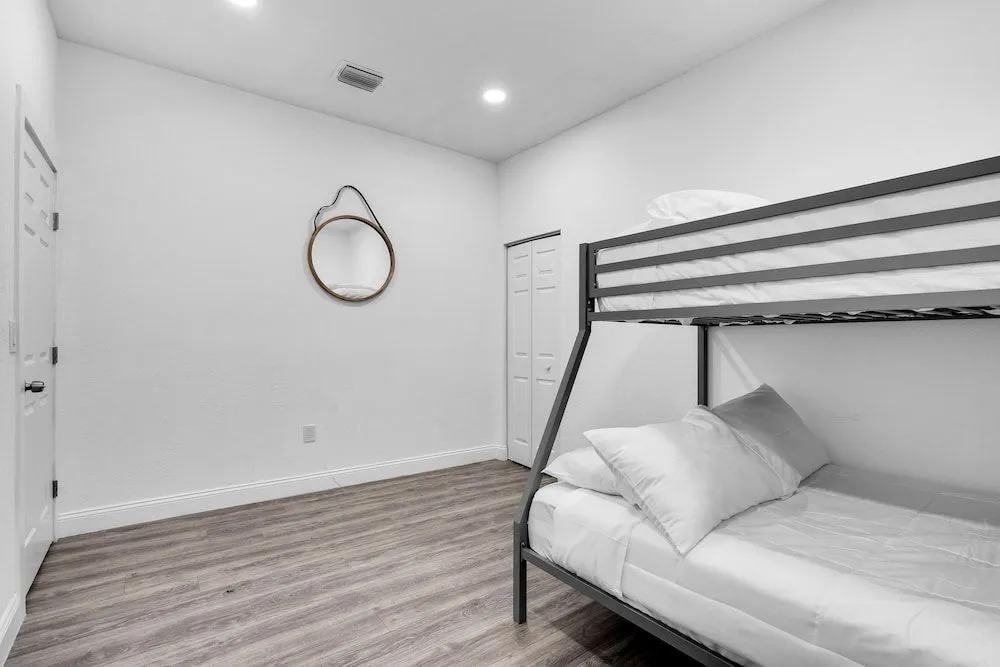 Modern & Cozy 5BD House in Buenavista