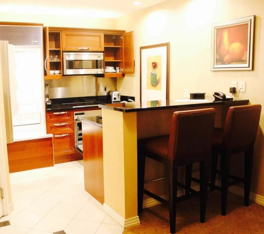 Aaa Deluxe Suite At The Signature Condo Hotel