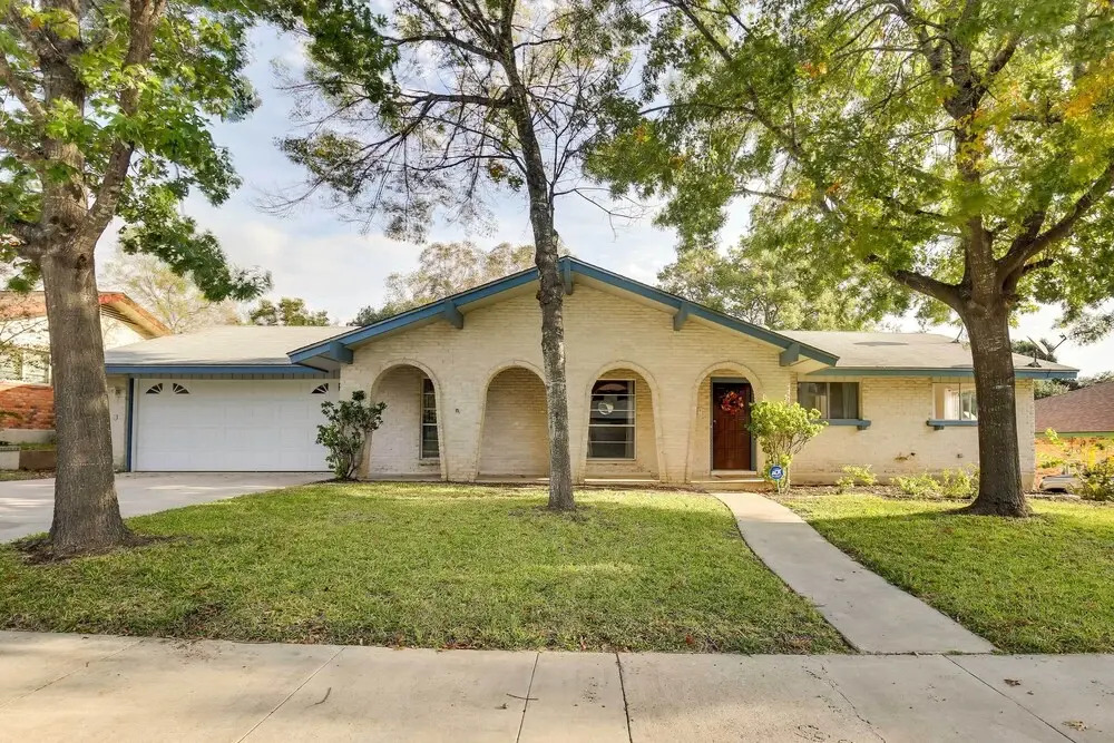 San Antonio Home: Near Nature, Parks & Trails