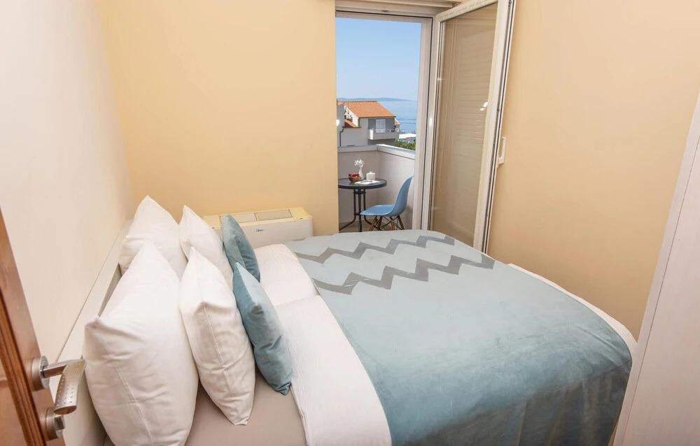 Amazing Apartment in Podstrana With 2 Bedrooms and Wifi