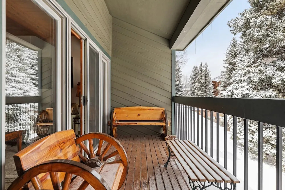 Riverside Condos A103 by Avantstay Condo Close To Downtown, Town Park & Ski Lift #8