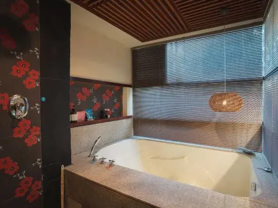 Anning Hot Spring Longjing Homestay