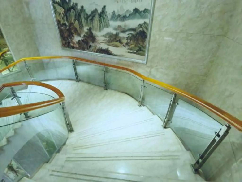 San Tos Hotel
