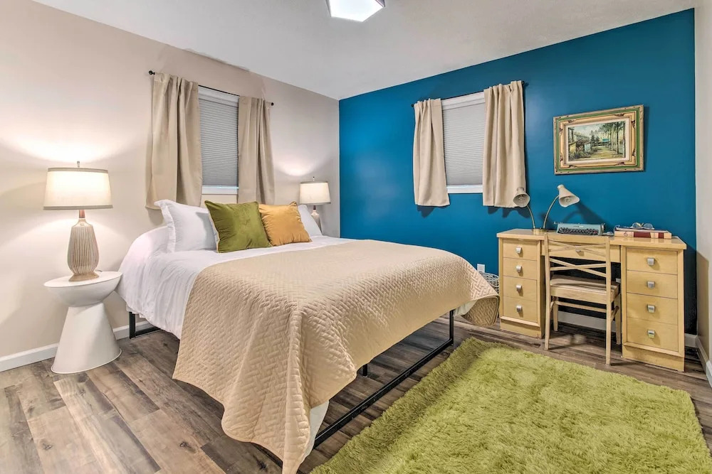 Stylish Vacation Rental - Walk to ISU