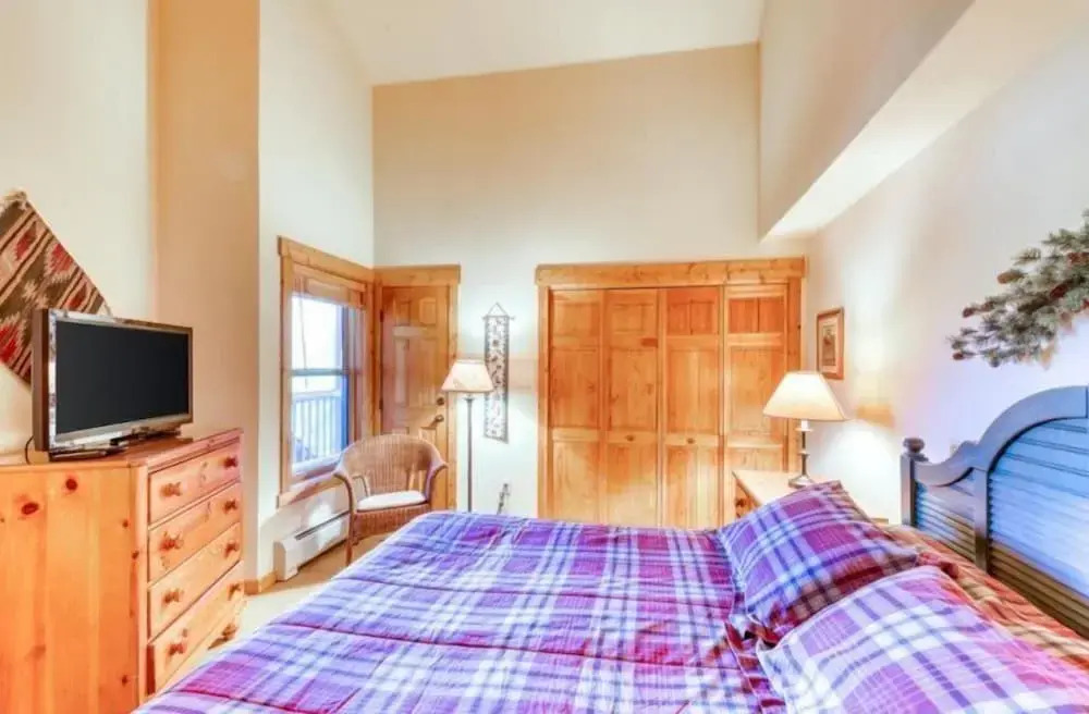 Tenderfoot Lodge 1 Bedroom at the Mountain House Base