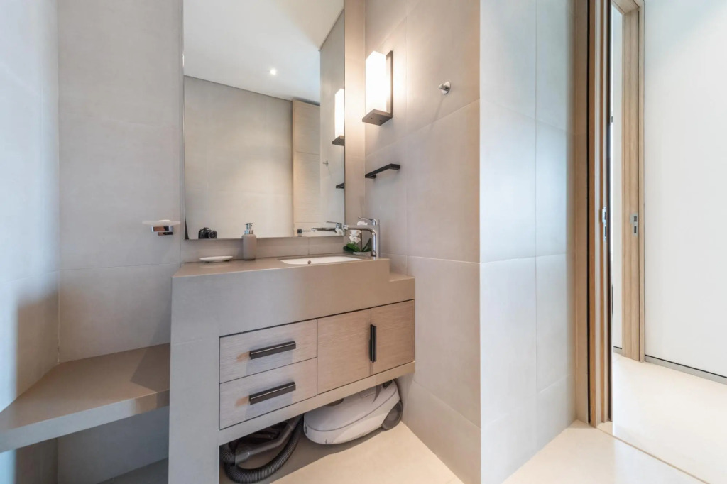 DXB - Address JBR - 705 - DM