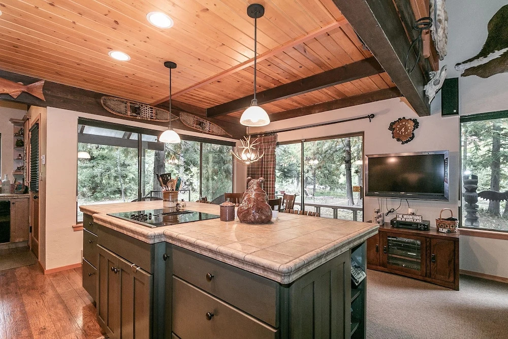 Papa Bear's River Cabin
