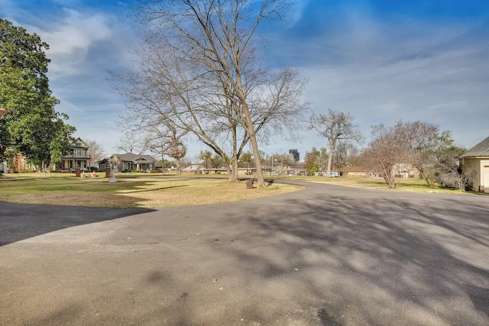 Historic Charnwood Guest House- 1 Mile to Downtown