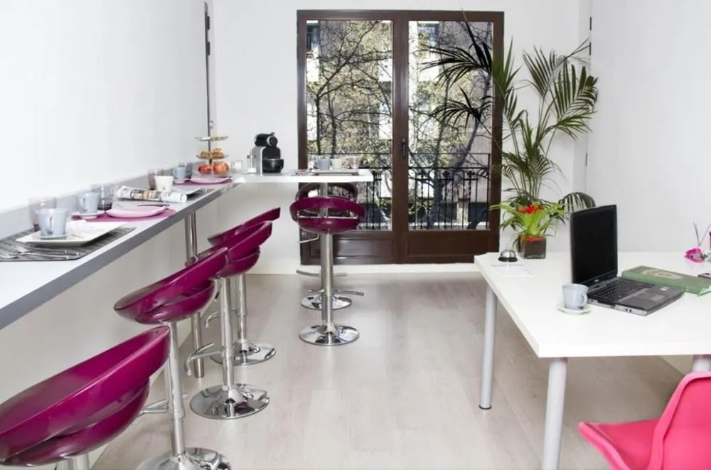 8Rooms Madrid, smart self check-in rooms