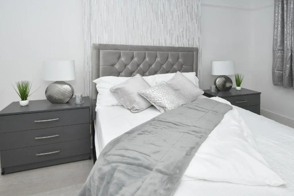 Beautiful 3-bed House by Ministays Stoke-on-trent