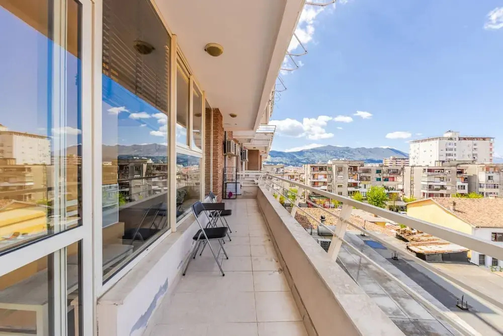 Spacious City-view Apartment Overlooking Shkod r
