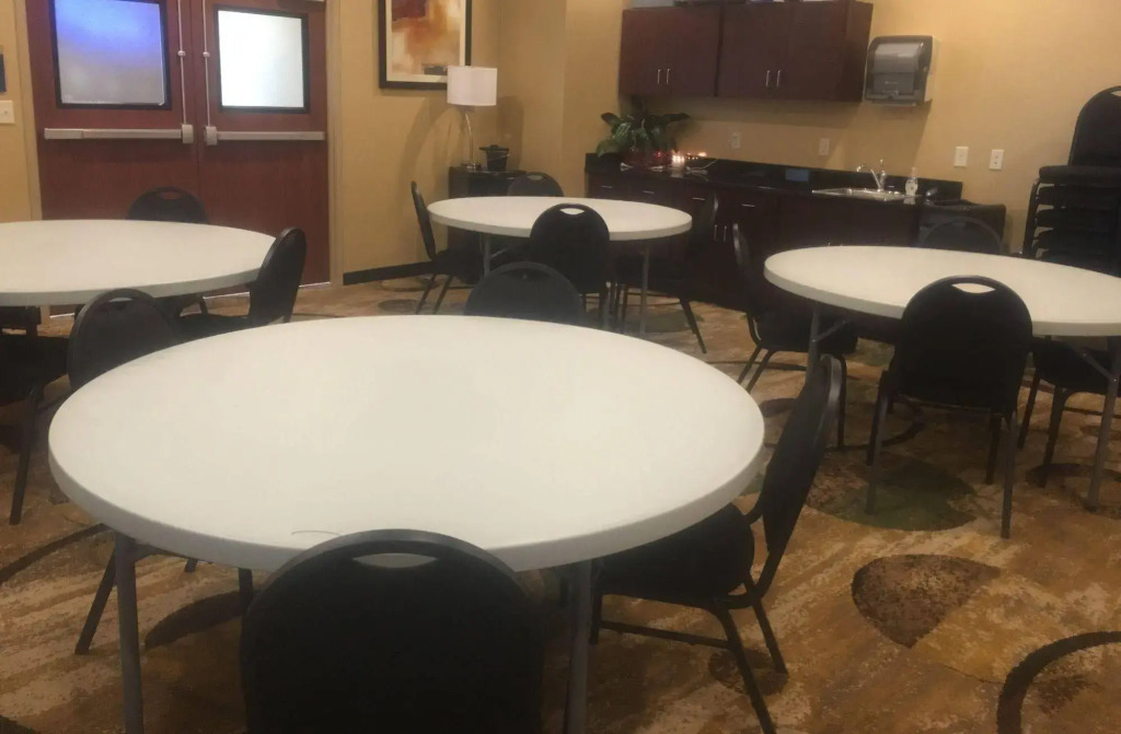 Cobblestone Hotel and Suites - Jefferson