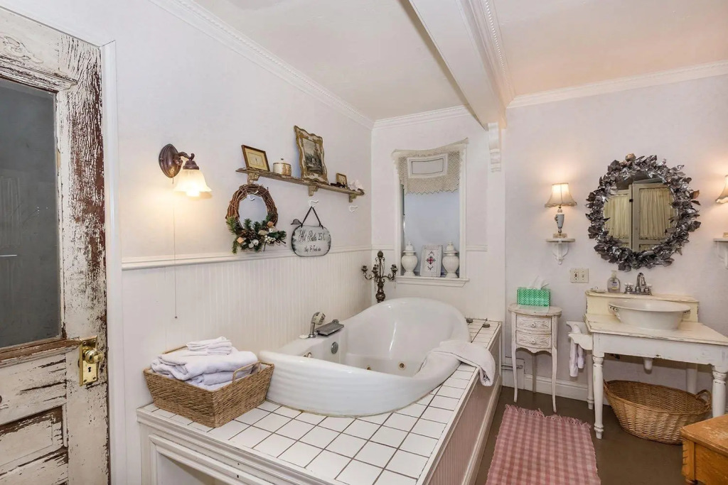 Binkys Secret Garden Studio Bedroom Cottage by Redawning