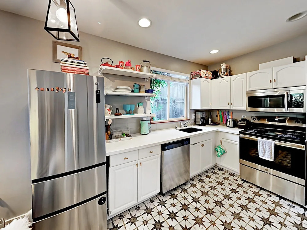 Cozy Capitol Hill W/ Patio 1 Bedroom Cottage