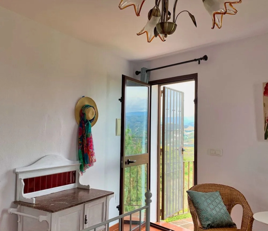 Casa Bambú Boutique Studios Andalusië with pool and Mountain Views
