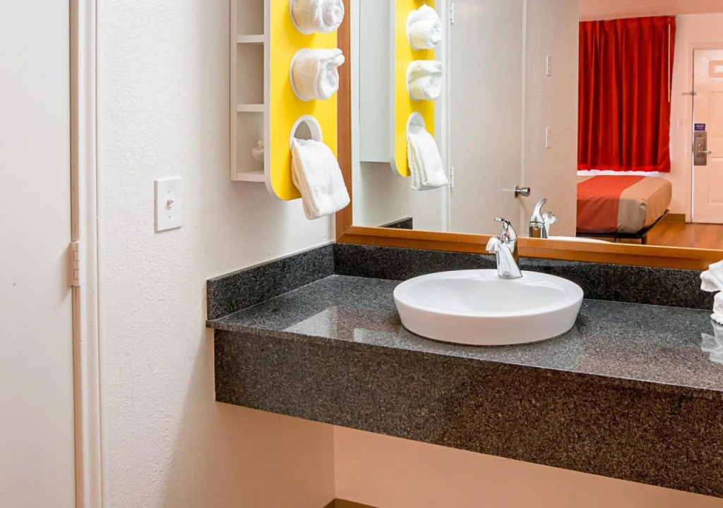 Motel 6 Grand Prairie, TX - Near Six Flags Drive