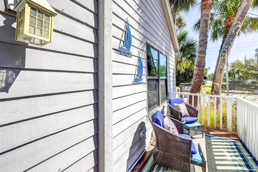 Indian Rocks Beach Cottage, Walk to Beach