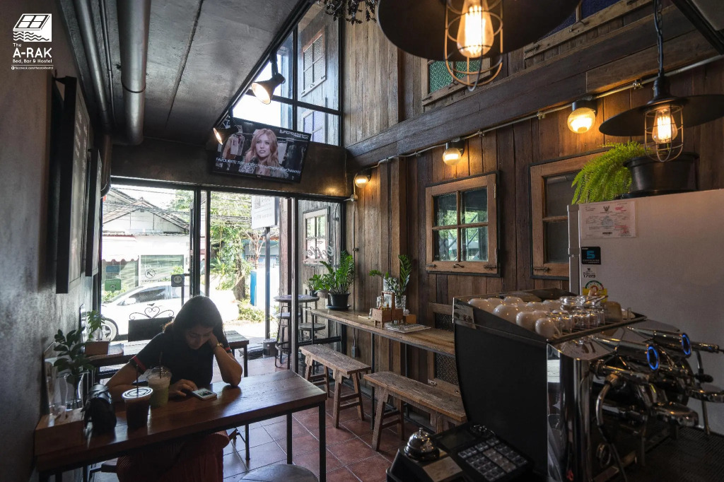 The Arak Bed Bar and Hostel