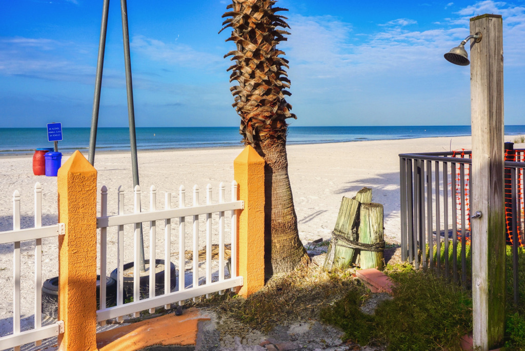 Misty Isles Redington Beachfront Suite 6