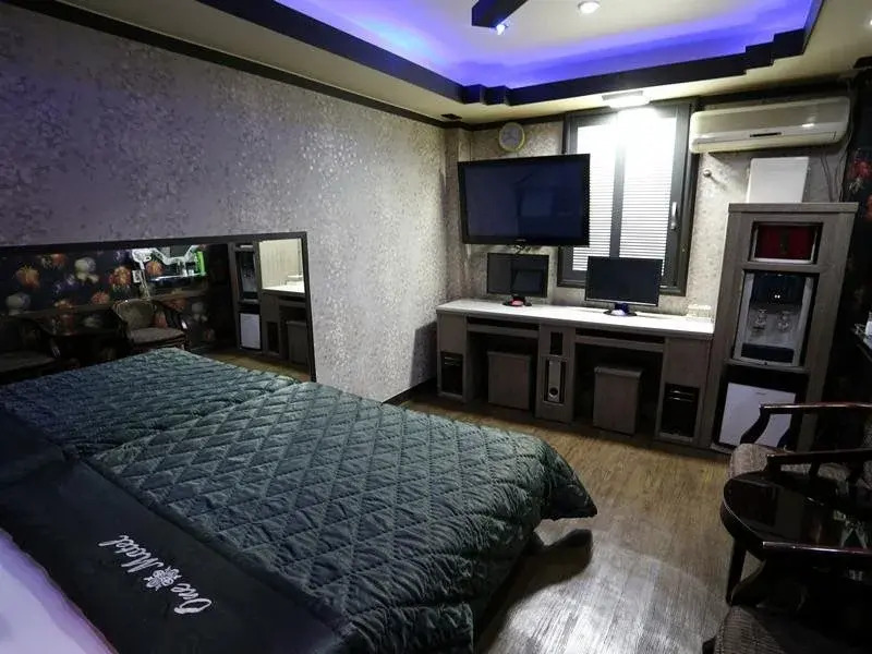 One 1 Motel
