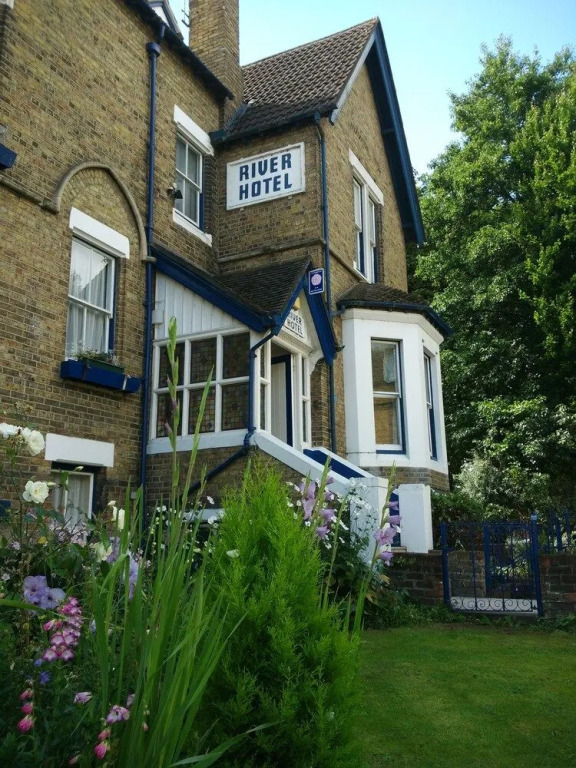River Hotel