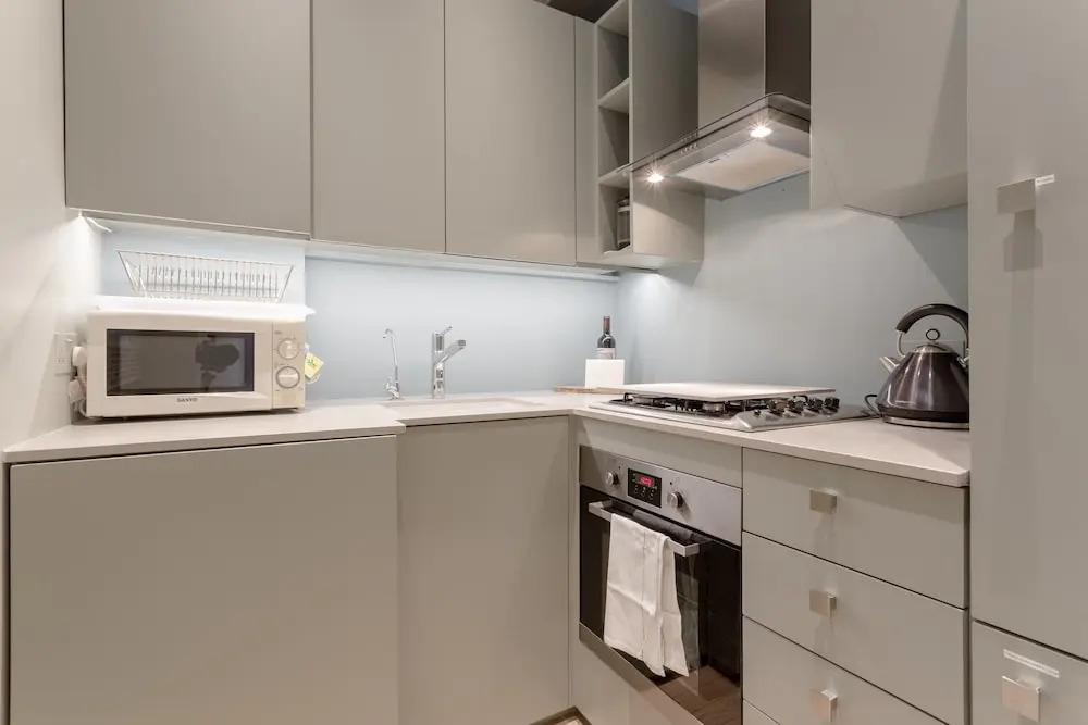Sleek 1 Bedroom Flat Near Royal Oak