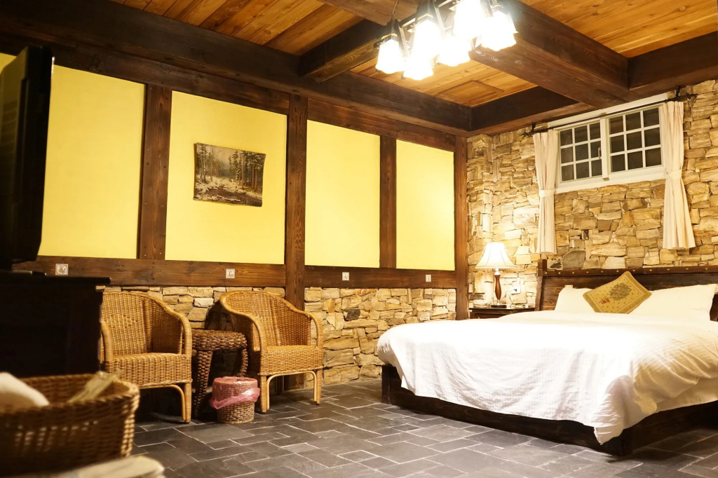Provence Rose Lodge