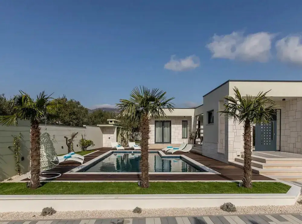 Sophisticated Oasis Residence Villa with Pool