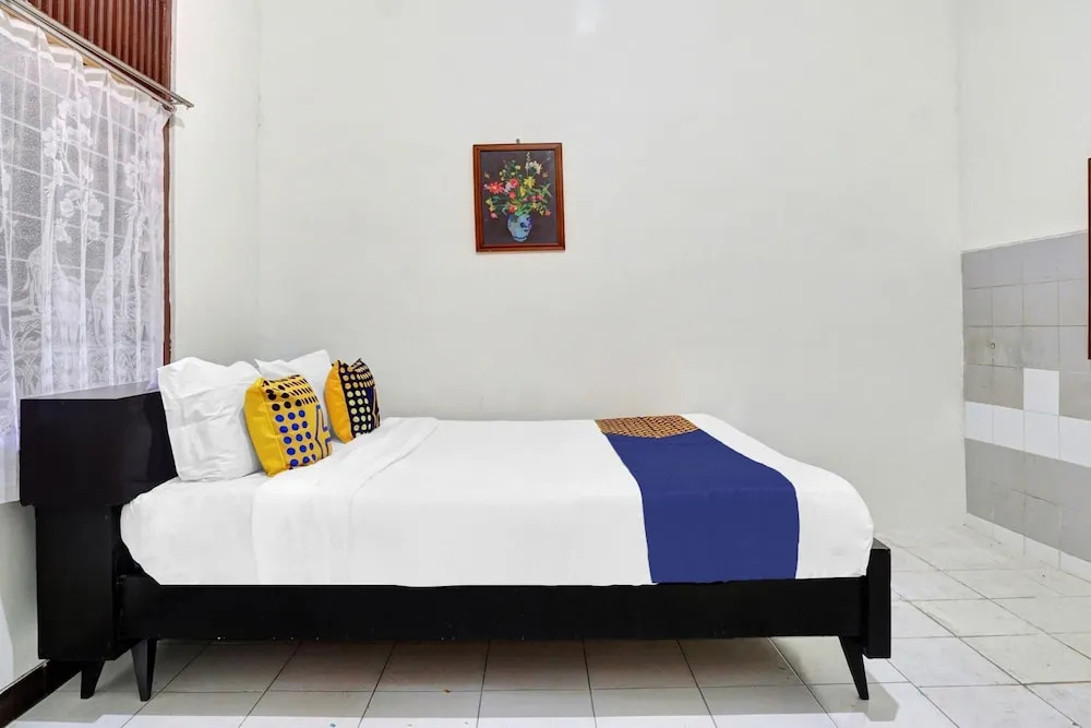 SPOT ON 90539 Taman Borobudur Guest House Syariah