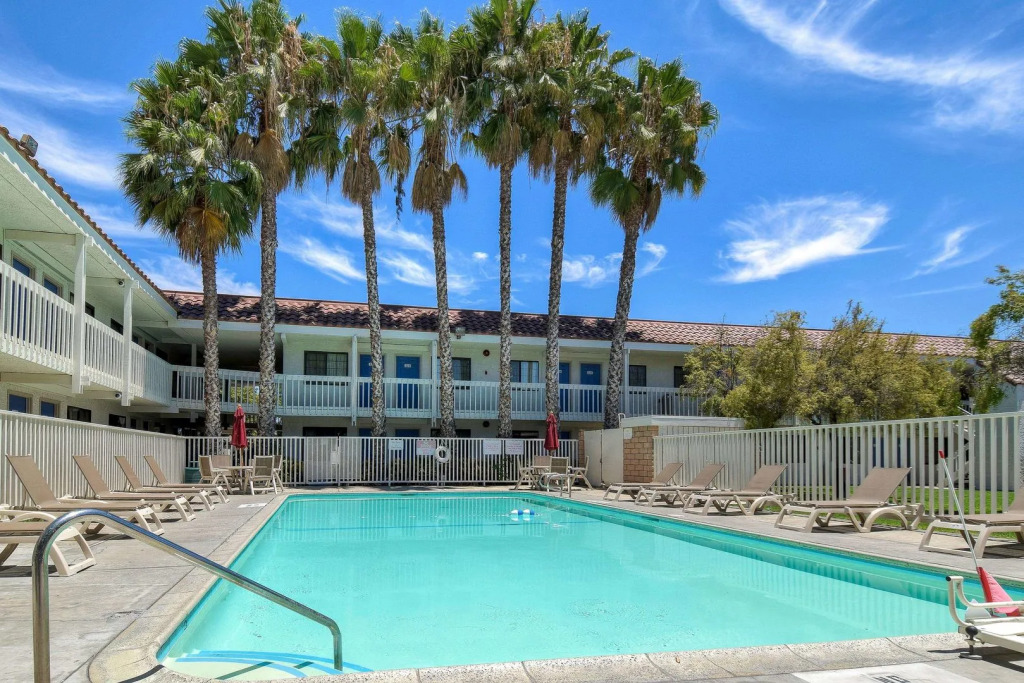 Motel 6-Pomona, CA - Los Angeles