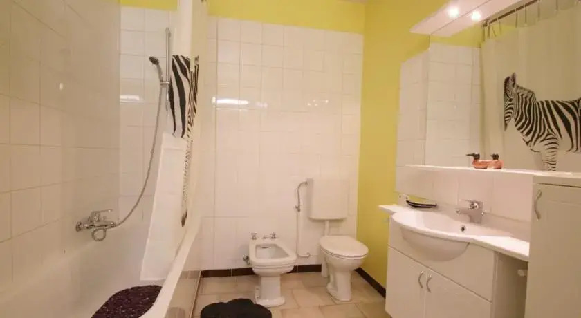 Trone Apartment