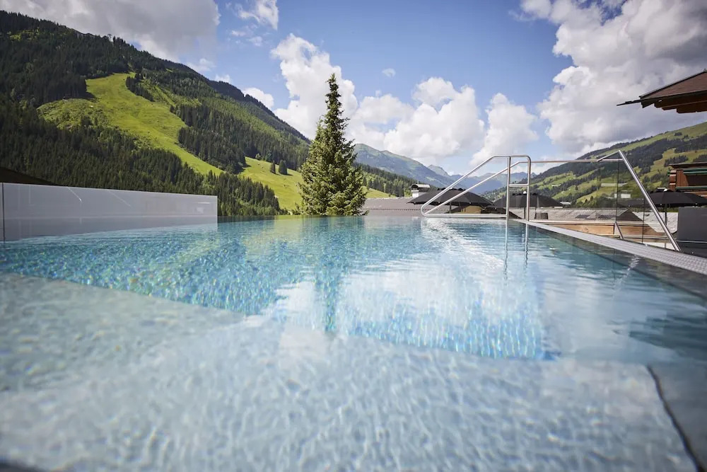 Hotel Astrid mit Panoramapool & inklusive JokerCard