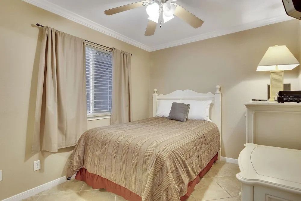 Seascape 2113 2 Bedroom Condo by RedAwning
